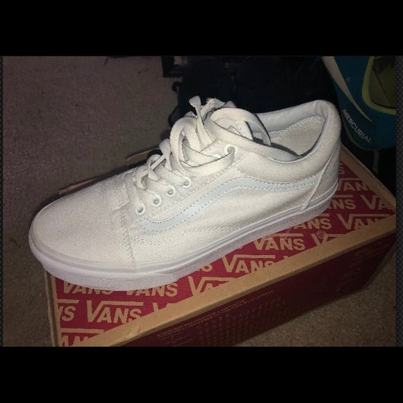 Vans Other - Old skool true white vans ( size 7-men’s, 8-women)
